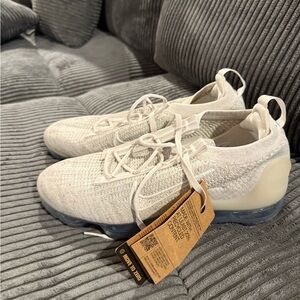 Nike Air VaporMax 2021 Flyknit Phantom Summit White, W’s 11.5, M’s 10.5 New